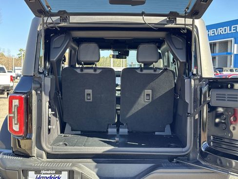 Used 2023 Ford Bronco Badlands w/ Sasquatch Package AWD/4WD image 31