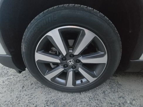 Used 2023 Honda Pilot Touring image 2