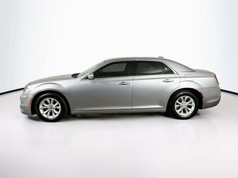 Used 2015 Chrysler 300 Limited RWD image 3