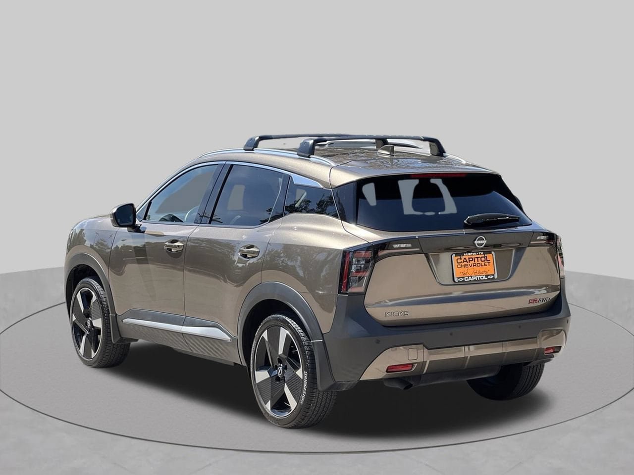 Used 2025 Nissan Kicks SR AWD/4WD image 3