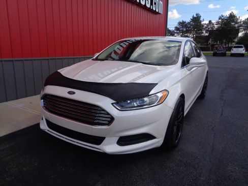 Used 2015 Ford Fusion SE image 1