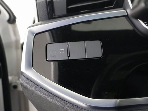 Used 2021 Audi Q3 2.0T Premium image 26