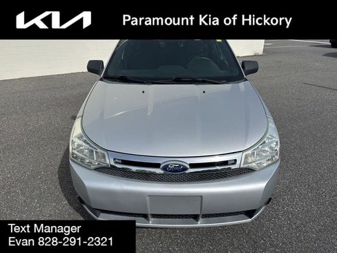 Used 2011 Ford Focus SE w/ 201A Rapid Spec Order Code FWD image 2