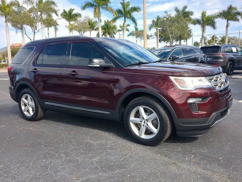 Used 2018 Ford Explorer XLT w/ Equipment Group 202A image 2