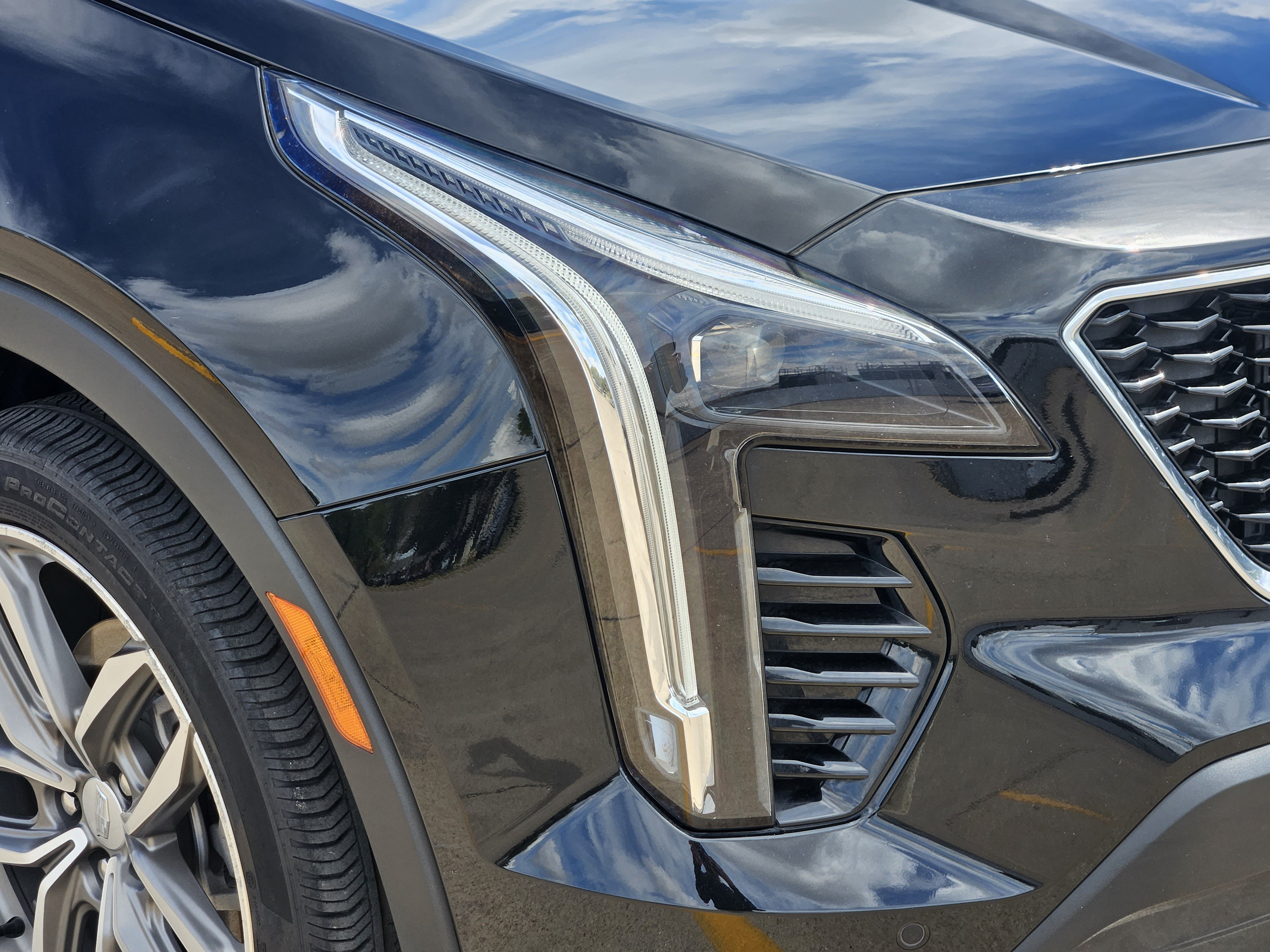 Used 2023 Cadillac XT4 Sport w/ Cold Weather Package FWD image 6