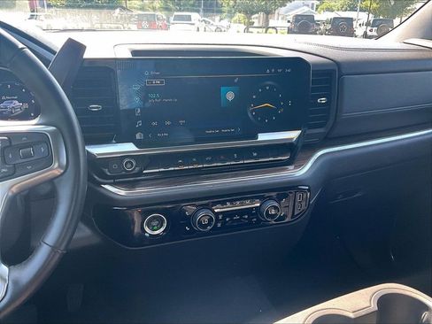 Used 2023 Chevrolet Silverado 1500 LT AWD/4WD image 18