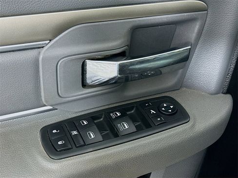 Used 2019 RAM 1500 Classic SLT w/ Luxury Group image 21