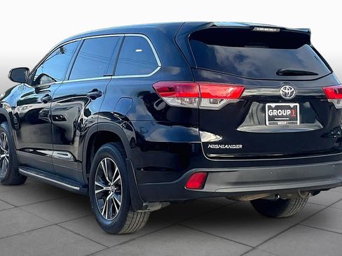 Used 2019 Toyota Highlander LE FWD image 12