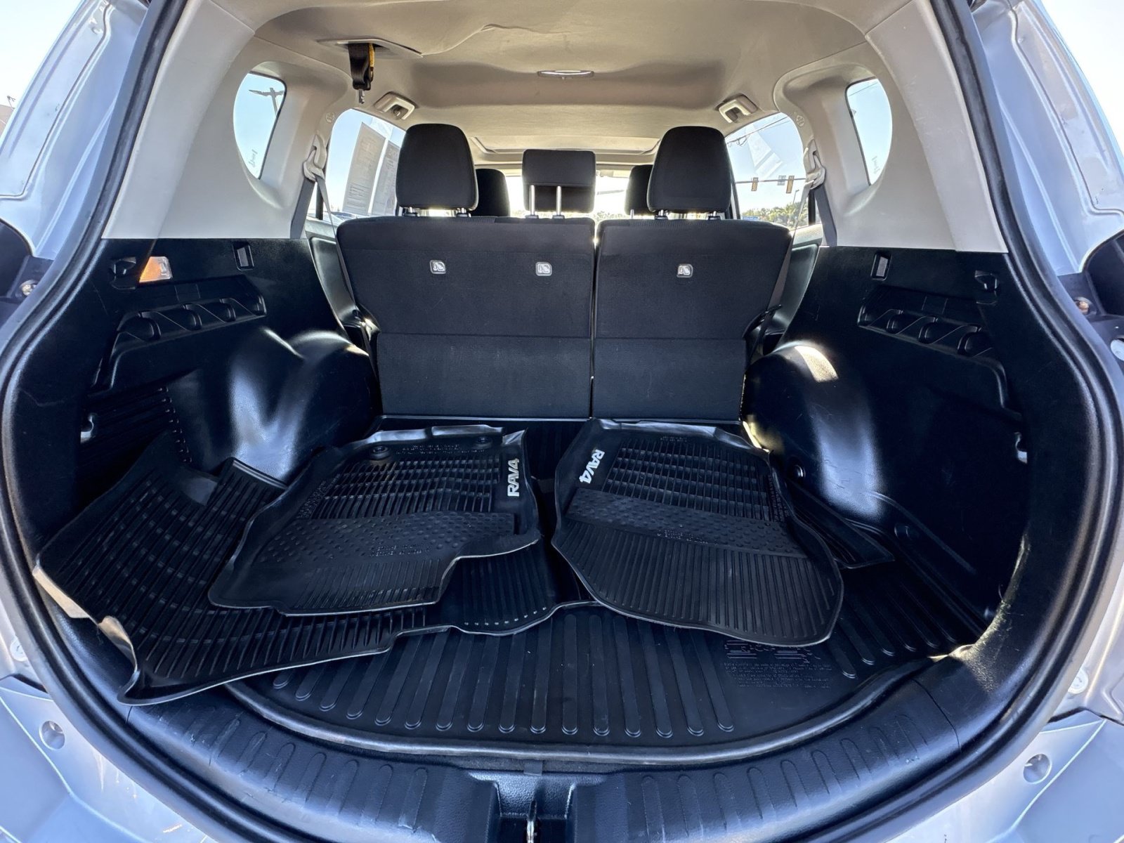 Used 2018 Toyota RAV4 XLE w/ Plus Extra Value Package FWD image 26