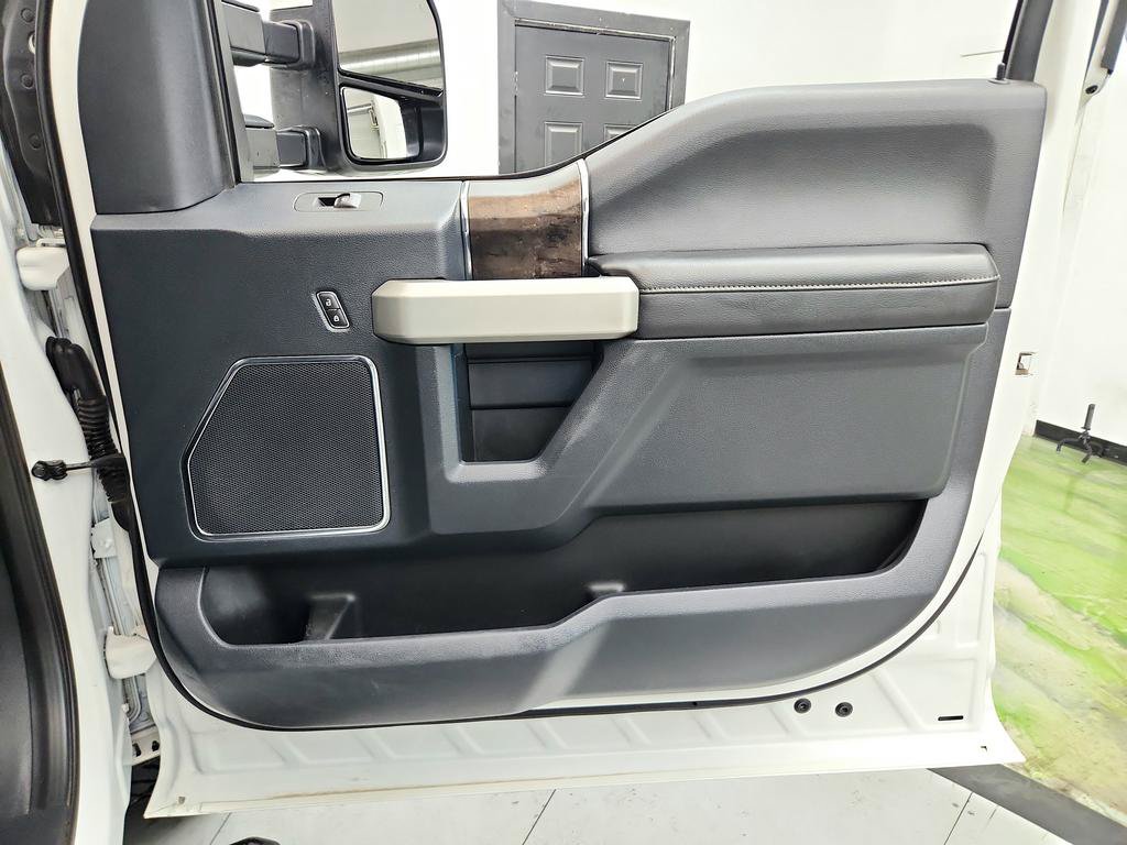 Used 2022 Ford F250 Lariat w/ Lariat Ultimate Package AWD/4WD image 28