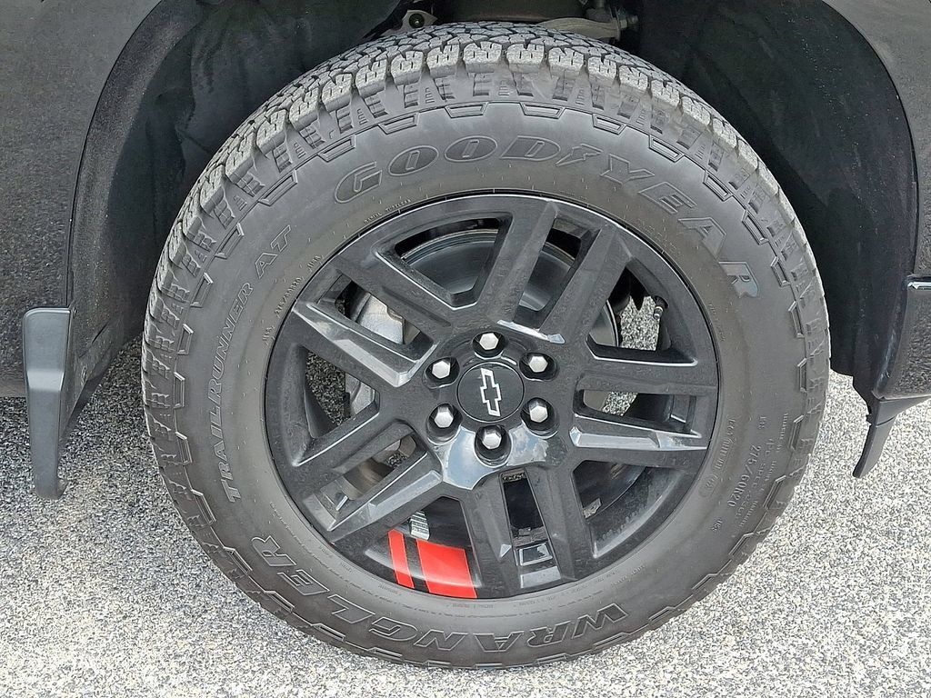 Used 2024 Chevrolet Silverado 1500 RST w/ Redline Edition AWD/4WD image 11