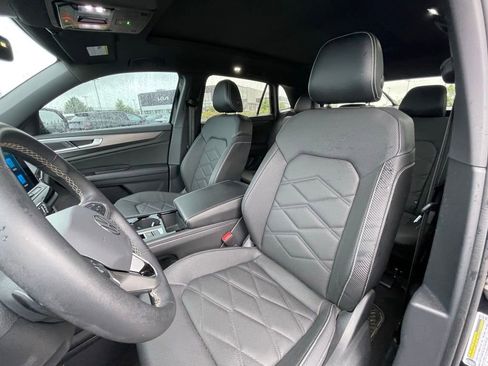 Used 2024 Volkswagen Atlas Cross Sport SE AWD/4WD image 23
