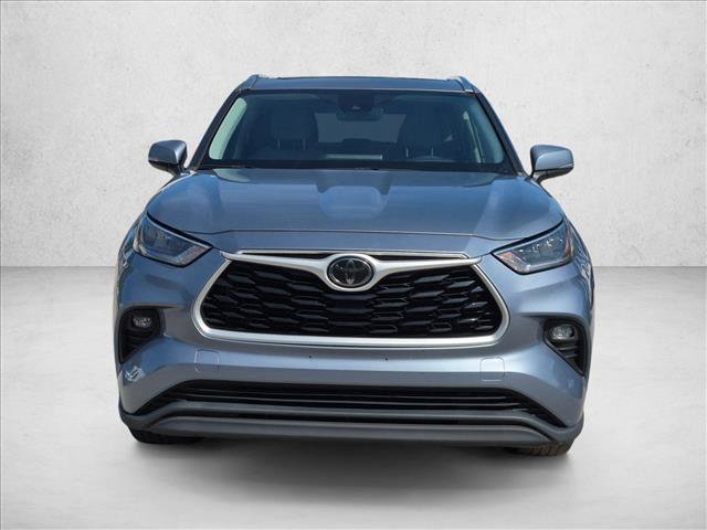 Used 2020 Toyota Highlander XLE AWD/4WD image 2