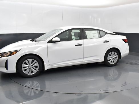 Used 2025 Nissan Sentra S image 4