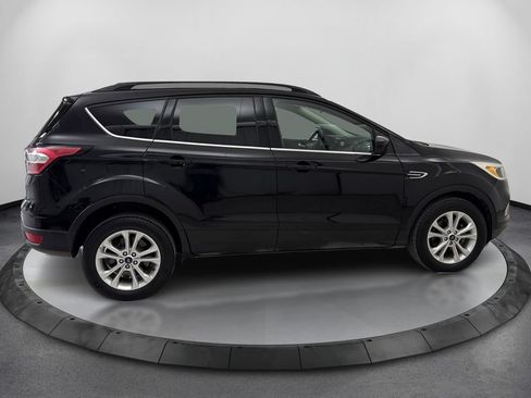 Used 2018 Ford Escape SE w/ SE Sync 3 Package FWD image 4