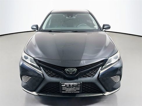 Used 2020 Toyota Camry SE w/ Carpet Mat Package image 2