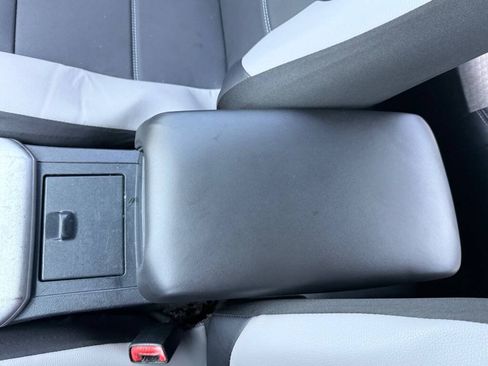 Used 2012 Toyota Camry SE FWD image 18