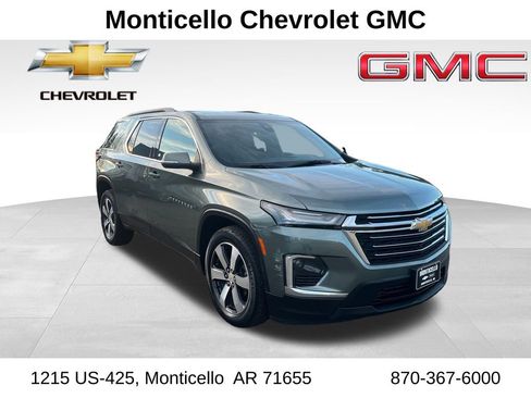 Used 2023 Chevrolet Traverse LT w/ LT Premium Package image 1