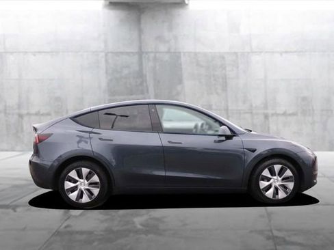 Used 2021 Tesla Model Y Long Range image 5