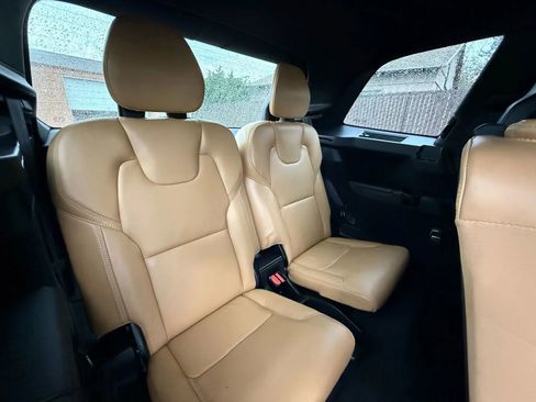 Used 2018 Volvo XC90 T6 Momentum w/ Convenience Package AWD/4WD image 13