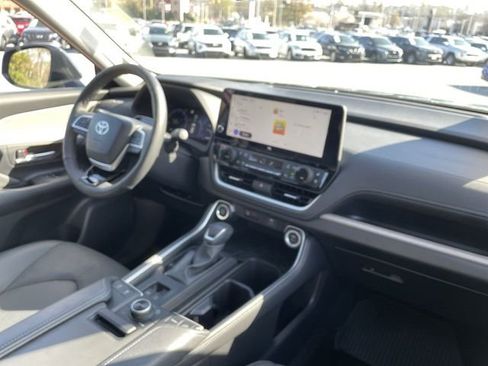Used 2025 Toyota Grand Highlander AWD image 36