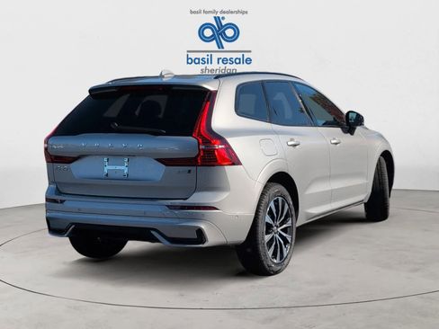 Used 2025 Volvo XC60 B5 Plus image 8