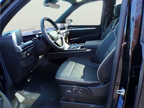 New 2026 Cadillac Escalade Luxury w/ Touring Package AWD/4WD image 7