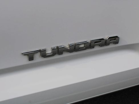 Used 2022 Toyota Tundra SR5 w/ SR5 Premium Package AWD/4WD image 34