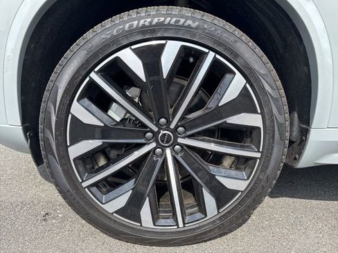 Certified 2025 Volvo XC90 B6 Plus AWD/4WD image 9