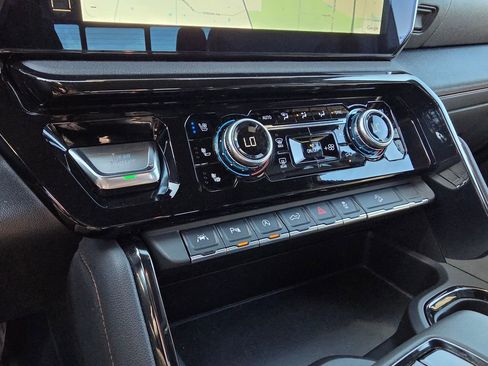 Used 2024 GMC Sierra 1500 AT4 w/ Technology Package image 18