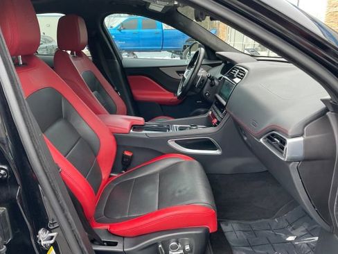 Used 2019 Jaguar F-PACE S image 32