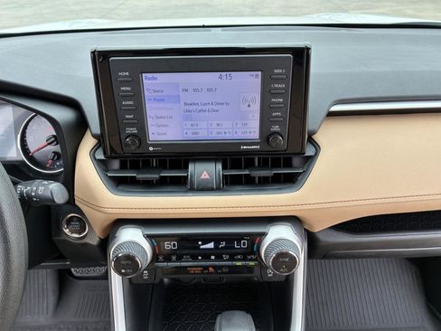 Used 2021 Toyota RAV4 XLE w/ Convenience Package FWD image 20