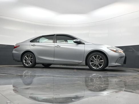 Used 2015 Toyota Camry SE FWD image 41