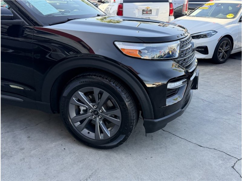 Used 2023 Ford Explorer XLT w/ Equipment Group 202A RWD image 7