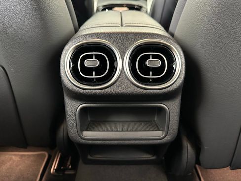 Used 2024 Mercedes-Benz GLC 300 GLC 300 image 28