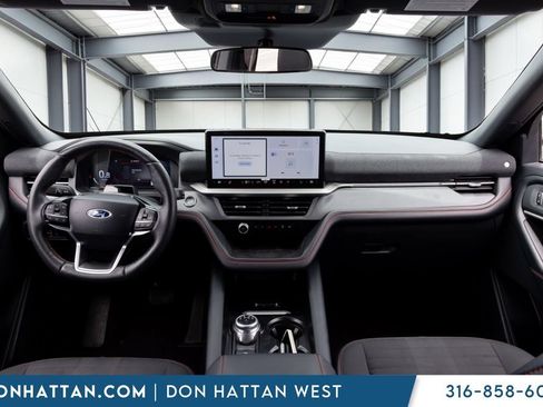 Used 2025 Ford Explorer ST-Line w/ ST-Line Street Pack AWD/4WD image 4