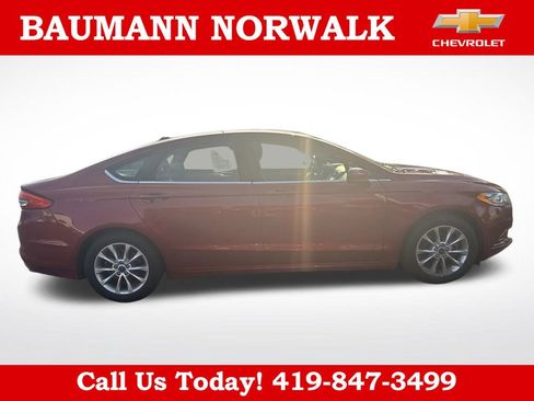 Used 2017 Ford Fusion SE w/ Fusion SE Technology Package FWD image 7