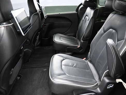Used 2023 Chrysler Pacifica Limited w/ S Appearance Package AWD/4WD image 13