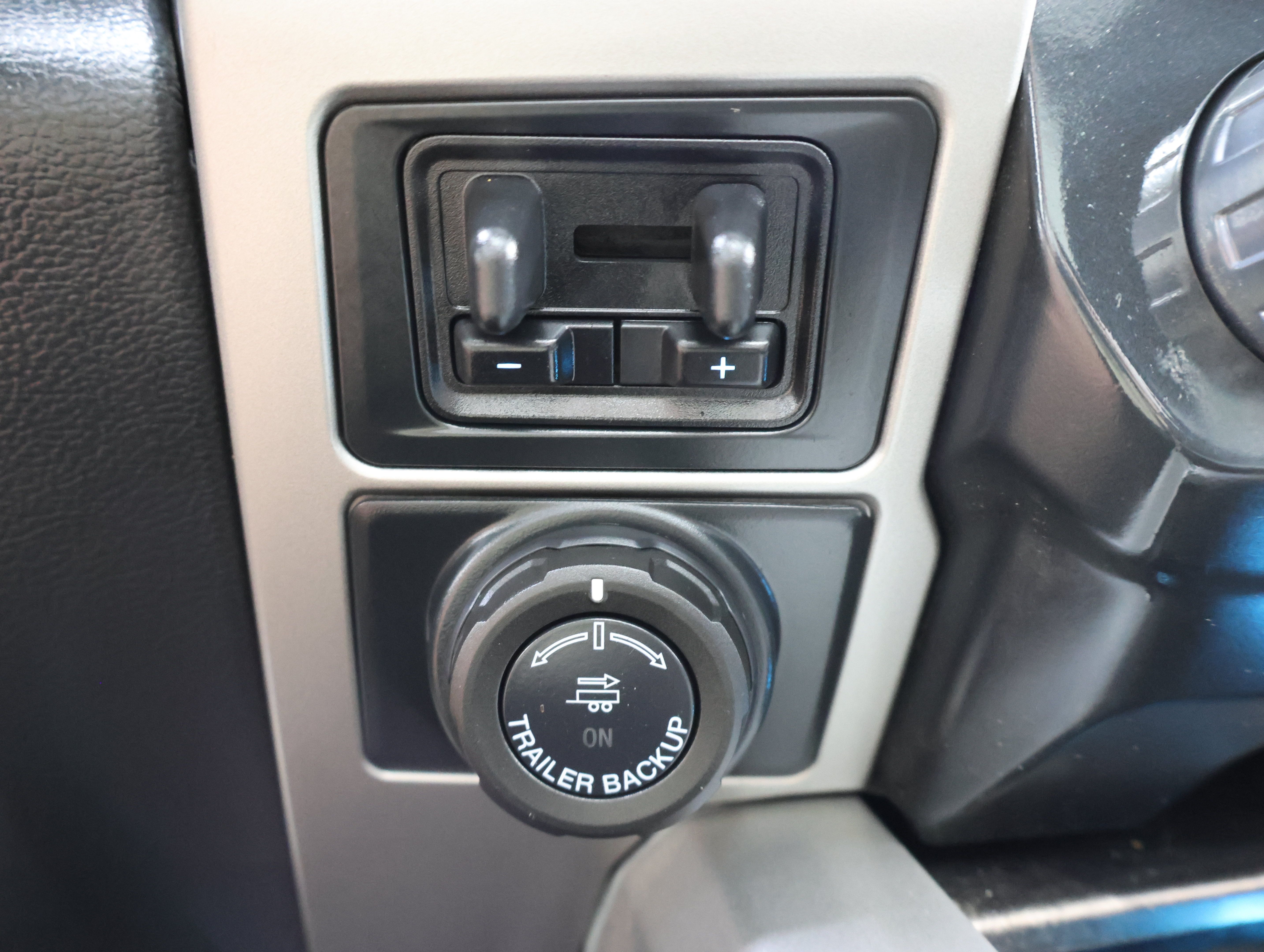 Used 2022 Ford F250 Lariat w/ Tremor Off-Road Package AWD/4WD image 14
