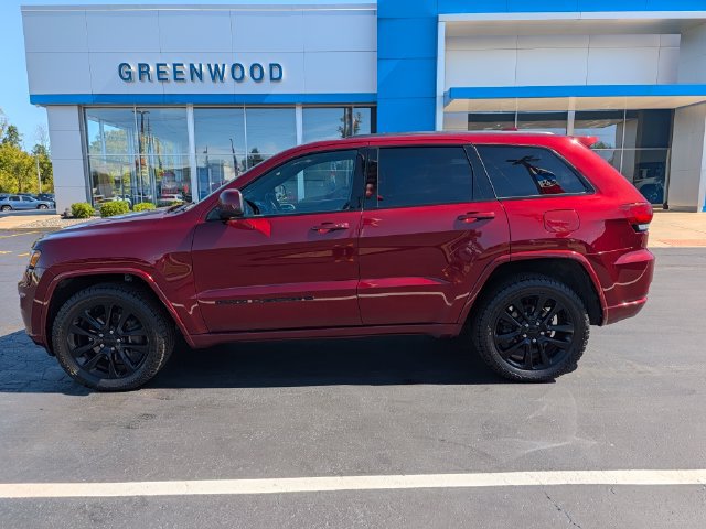 Used 2022 Jeep Grand Cherokee Laredo X AWD/4WD image 2