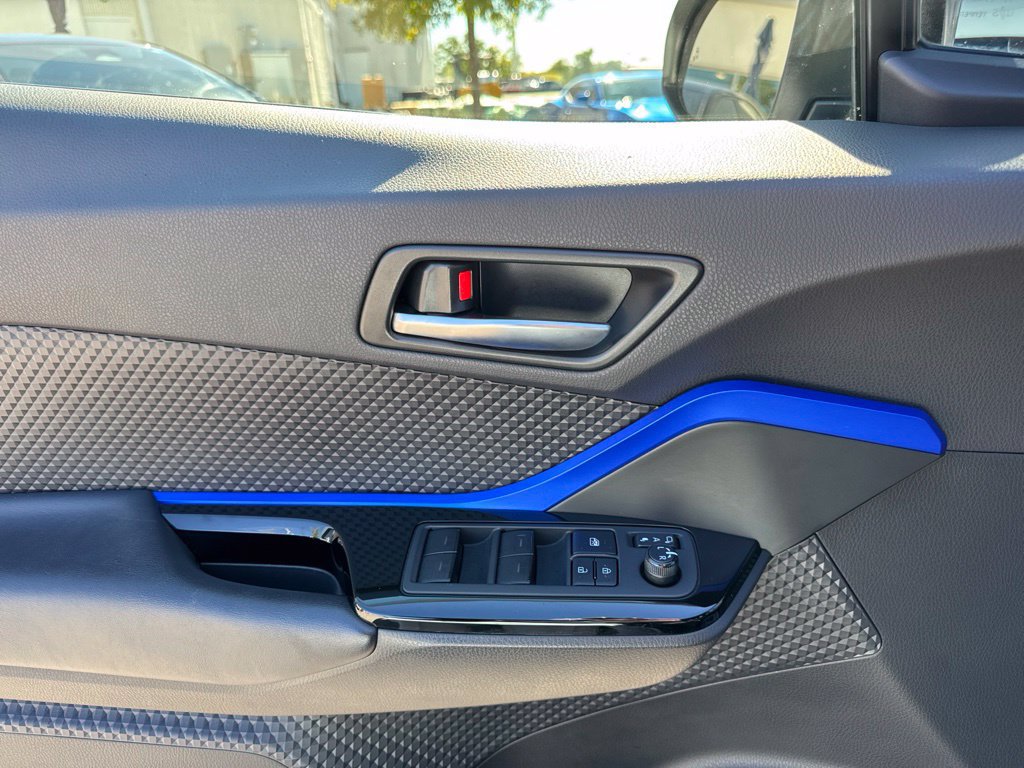 Used 2020 Toyota C-HR XLE FWD image 11