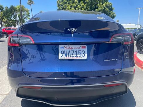 Used 2024 Tesla Model Y Long Range AWD/4WD image 5