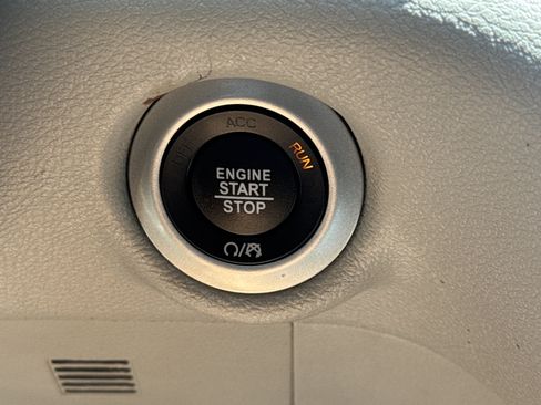 Used 2023 Chrysler Voyager LX FWD image 15