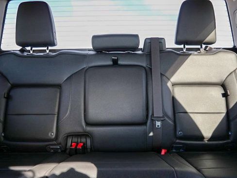 Used 2023 GMC Sierra 1500 SLT image 25