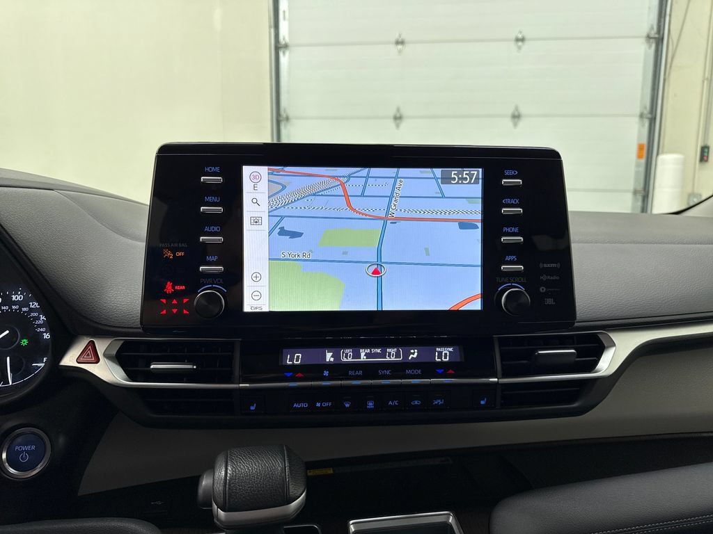 Used 2021 Toyota Sienna XLE w/ XLE Plus Package FWD image 19