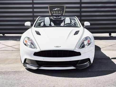 Used 2017 Aston Martin Vanquish S image 21