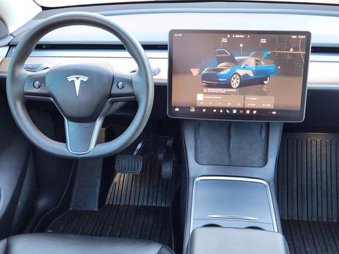 Used 2023 Tesla Model Y Long Range image 31