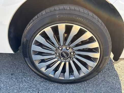 Used 2019 Lincoln Navigator Reserve image 12