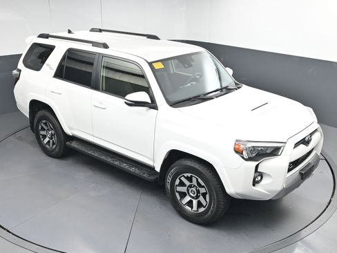 Certified 2024 Toyota 4Runner TRD Off-Road Premium image 33