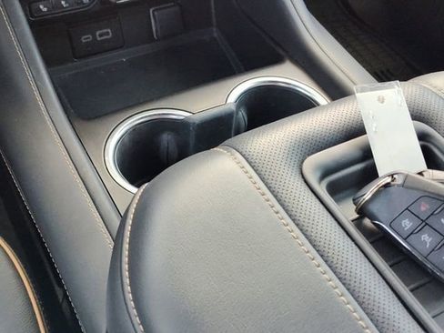 Used 2023 GMC Yukon XL AT4 image 24